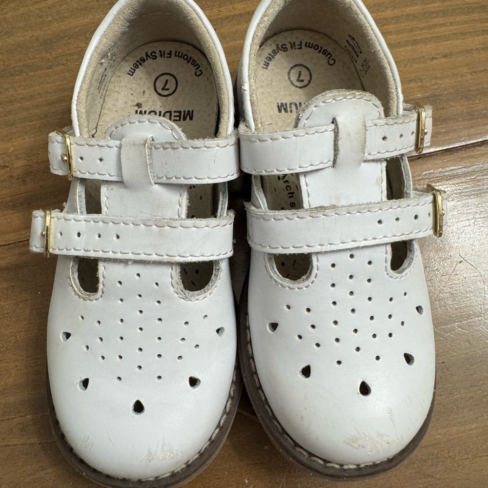 FootMates White Kids Dress Shoes